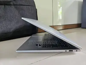 Ordinateur portable HP EliteBook 860 G10 16GB Intel Core i5 SSD 512GB