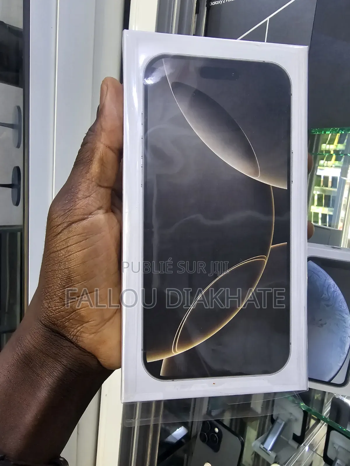 Nouveau Apple iPhone 16 Pro Max 256 GB Doré