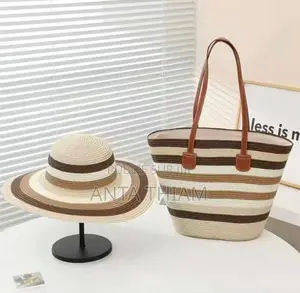 Ensemble Sacs Et Chapeaux En Paille