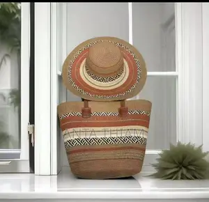 Ensemble Sacs Et Chapeaux En Paille