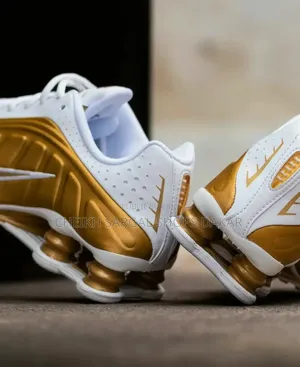 Nike Shox R4