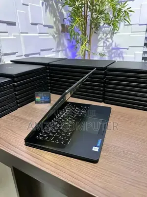 Ordinateur portable Dell Latitude 7490 8GB Intel Core i5 SSD 256GB