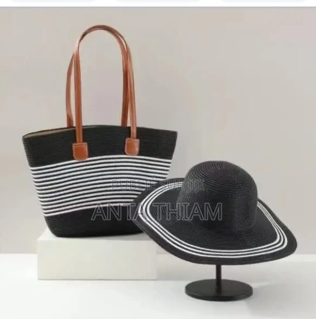 Ensemble Sacs Et Chapeaux En Paille