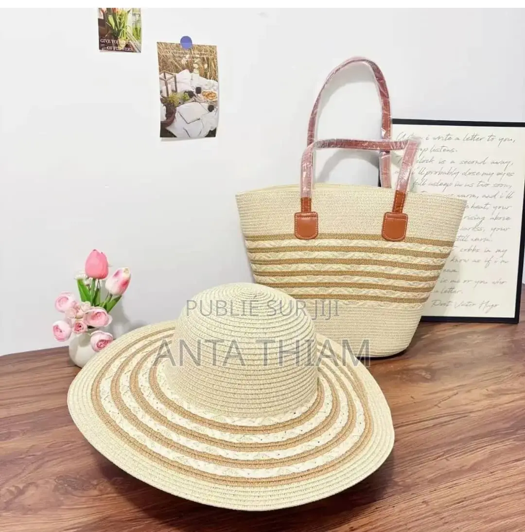 Ensemble Sacs Et Chapeaux En Paille