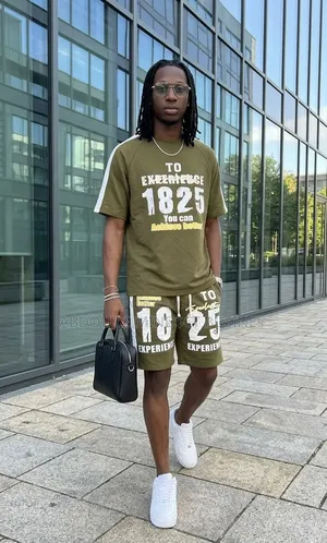 Ensemble Shorts to Expérience Disponible
