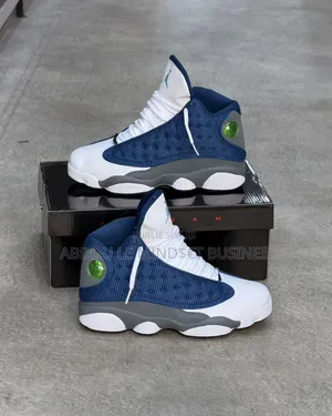 Air Jordan 13 Bleu-Blanc Disponible