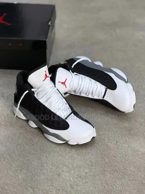 Air Jordan 13 Noir-Blanc Disponible