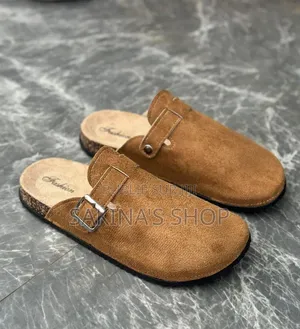 Mules Élégantes en Suédine Avec Boucle Ajustable