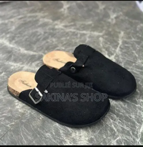 Mules Élégantes en Suédine Avec Boucle Ajustable
