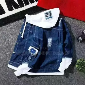 Jeans Pulls Capuchon Disponible