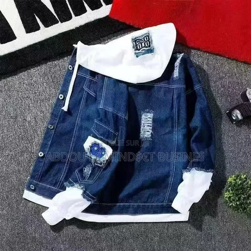 Jeans Pulls Capuchon Disponible