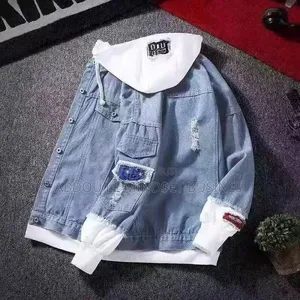 Jeans Pulls Capuchon Disponible