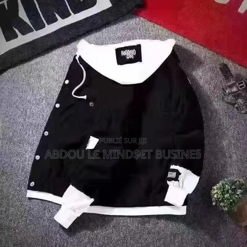 Jeans Pulls Capuchon Disponible