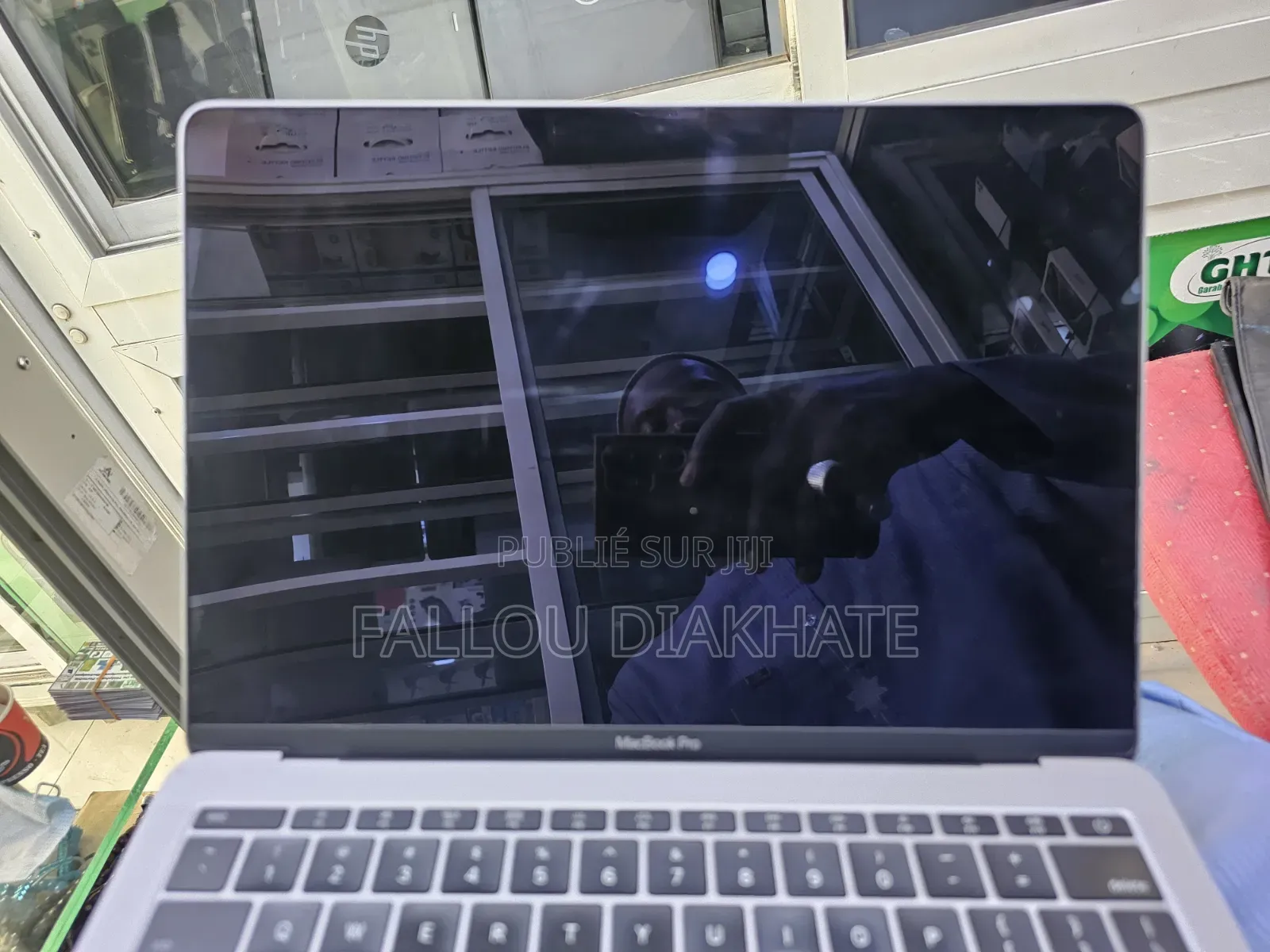Nouveau Apple MacBook Pro 2017 8GB Intel Core i5 SSD 256GB