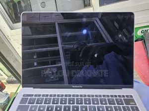 Nouveau Apple MacBook Pro 2017 8GB Intel Core i5 SSD 256GB