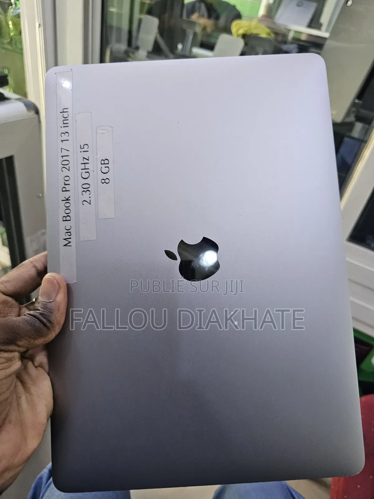 Nouveau Apple MacBook Pro 2017 8GB Intel Core i5 SSD 256GB