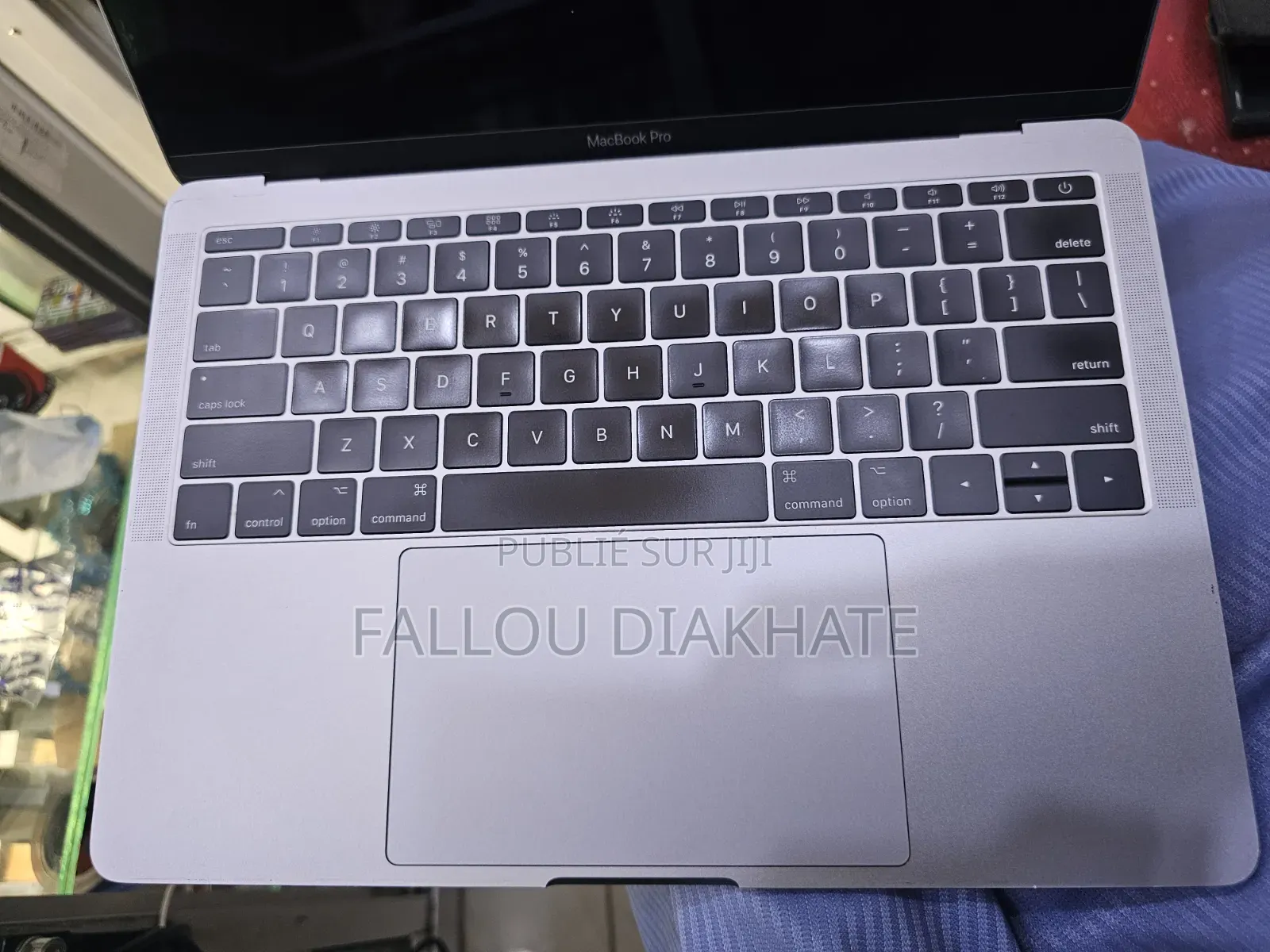 Nouveau Apple MacBook Pro 2017 8GB Intel Core i5 SSD 256GB