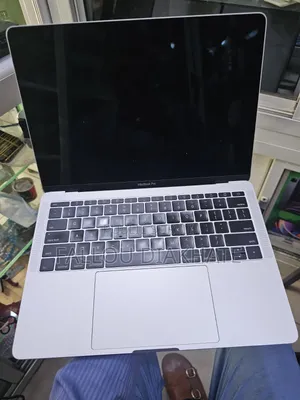 Nouveau Apple MacBook Pro 2019 16GB Intel Core i5 SSD 256GB