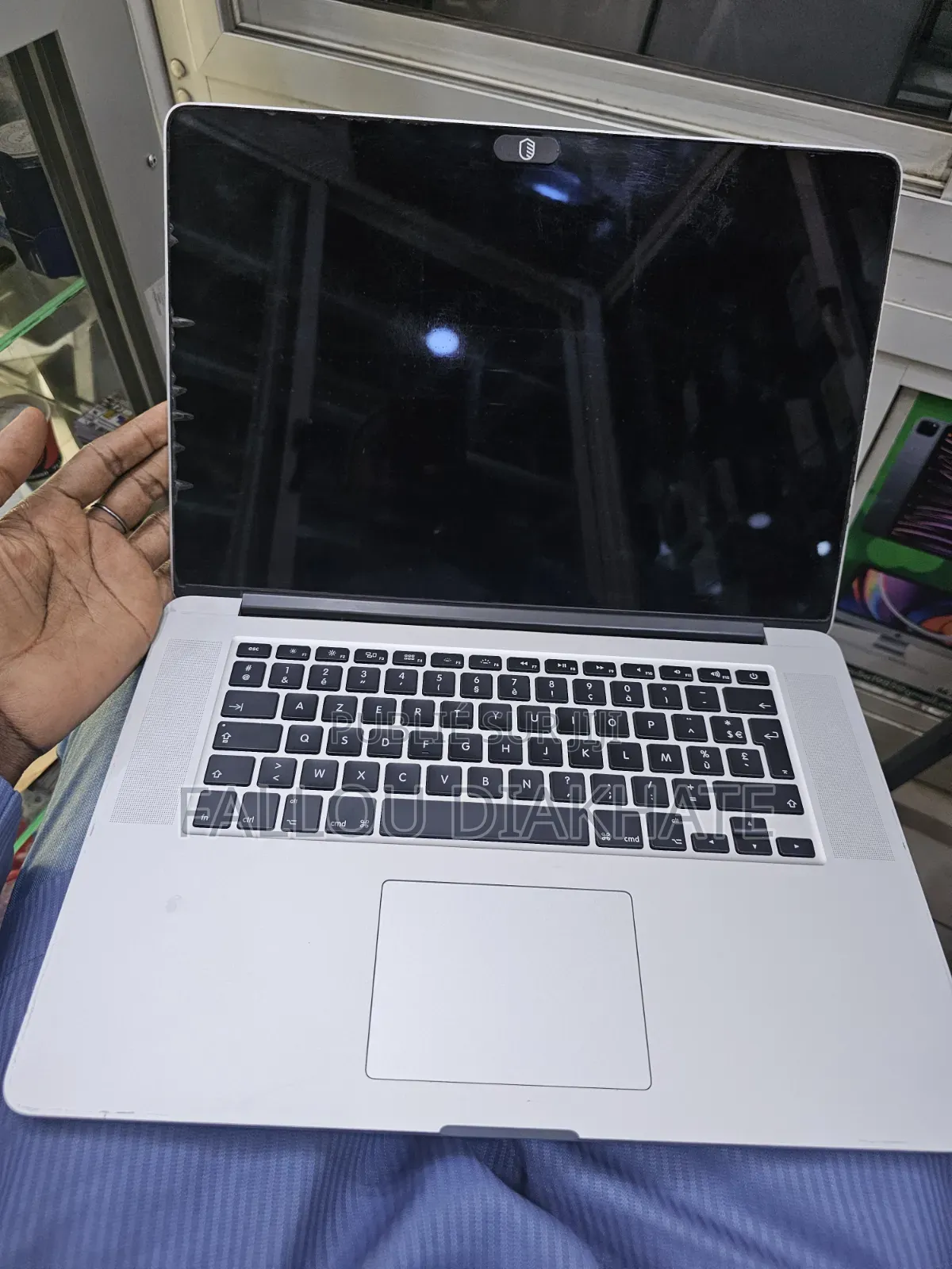 Ordinateur portable Apple MacBook Pro 2015 16GB Intel Core i7 SSD 256GB