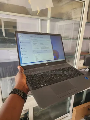 Nouveau Ordinateur portable HP 250 G10 8GB Intel Core i5 SSD 512GB