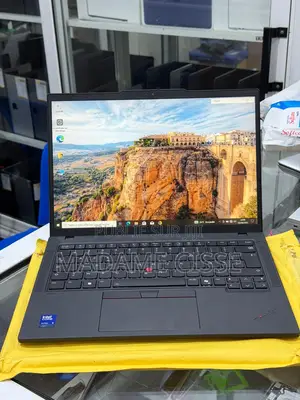 Nouveau Lenovo ThinkPad T14 16GB Intel Core Ultra 5 SSD 256GB