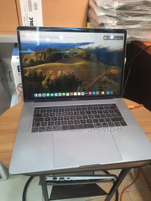 Nouveau Apple MacBook Pro 2018 32GB Intel Core i7 SSD 1T