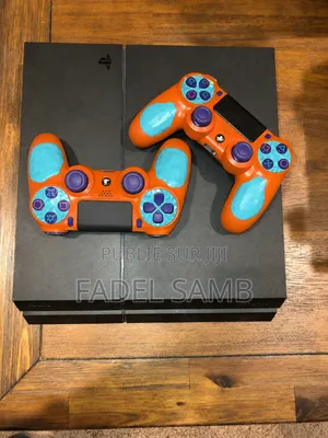 Playstation 4 Avec 2 Manettes + Télévision 32 Pouces Marque West