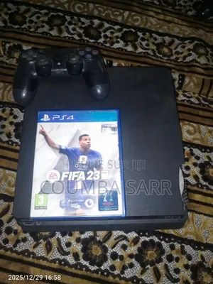 Ps4 en Très Bonne État Mais Un Peu Fissuré