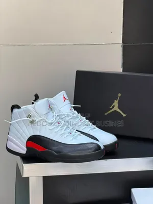 Air J12 Noir-Blanc Disponible