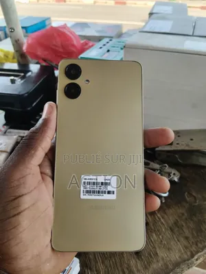 Nouveau Samsung Galaxy A06 128 GB Doré