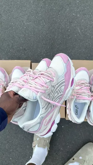 Asics Pink Disponible