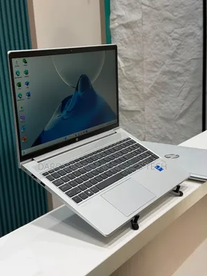 Nouveau Ordinateur portable HP ProBook 450 16GB Intel Core i5 SSD 512GB