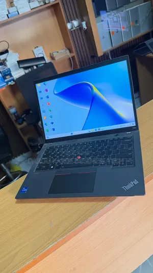 Nouveau Lenovo ThinkPad P14s 16GB Intel Core i7 SSD 512GB