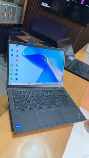 Nouveau Lenovo ThinkPad P14s 16GB Intel Core i7 SSD 512GB