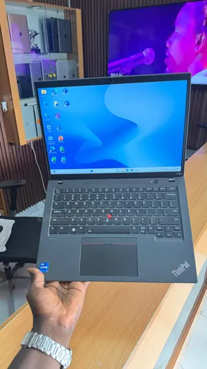 Nouveau Lenovo ThinkPad P14s 16GB Intel Core i7 SSD 512GB