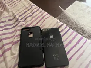 Apple iPhone 8 Plus 64 GB Noir