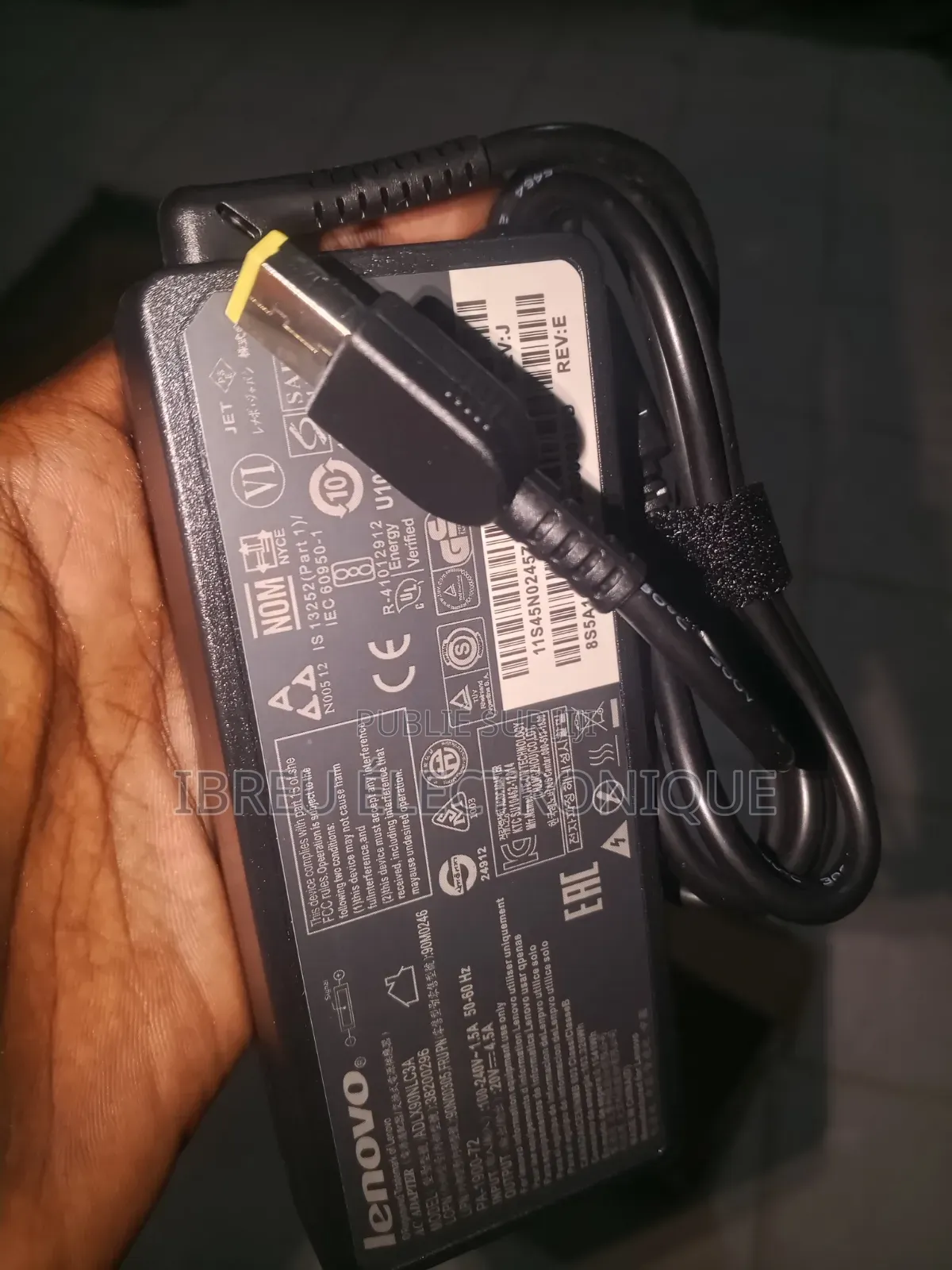 Chargeur Lenovo USB Pin 90w