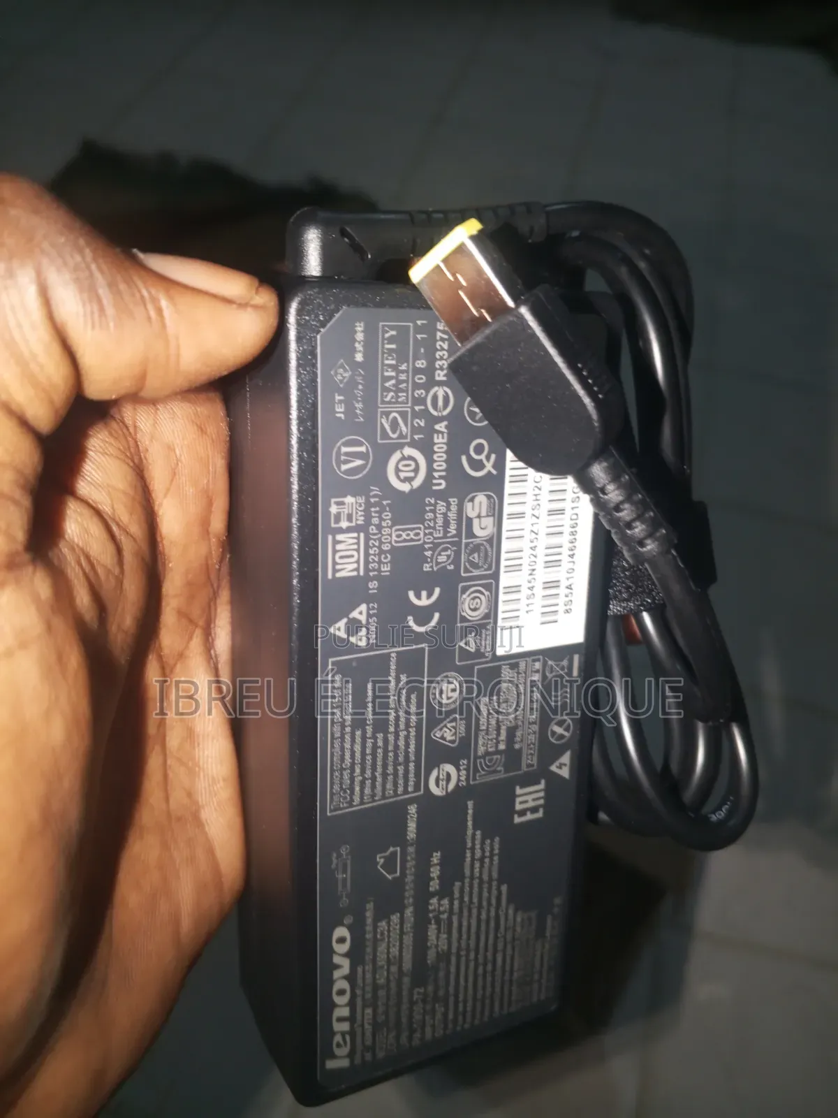 Chargeur Lenovo USB Pin 90w