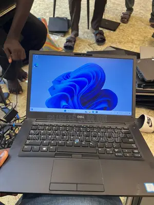 Ordinateur portable Dell Latitude 3189 16GB Intel Core i7 SSD 512GB