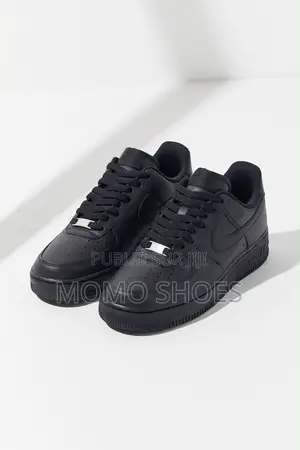 Nike Air Force 1 – Sneakers Iconiques