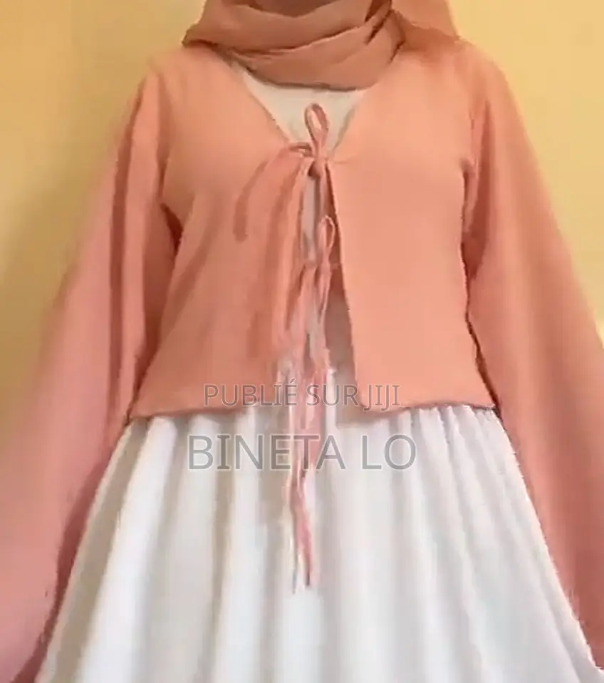 Je Vends De Vêtements Et Haut Pour L’été