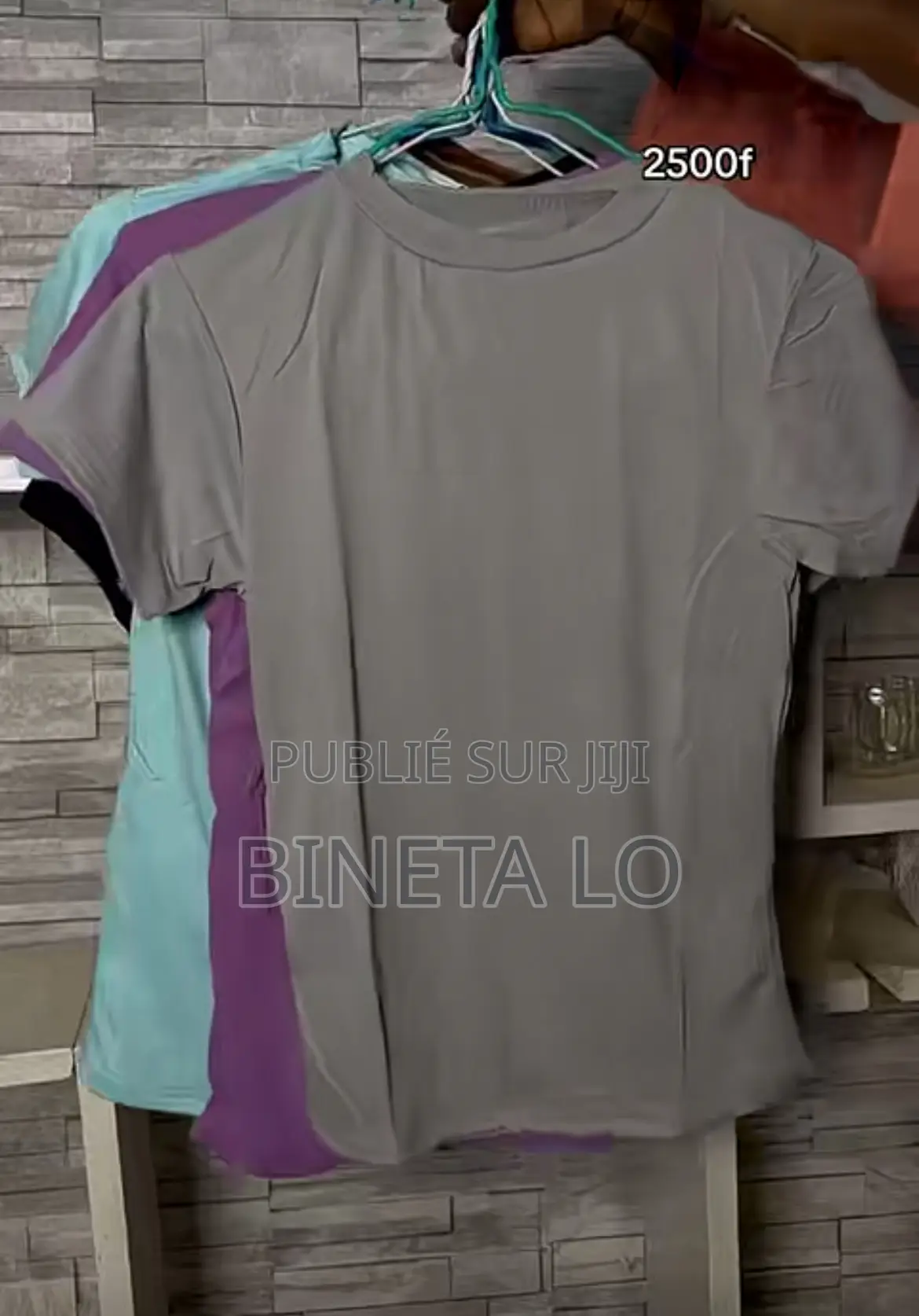 Je Vends De Vêtements Et Haut Pour L’été
