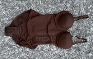 Je Vends De Vêtements Et Haut Pour L’été