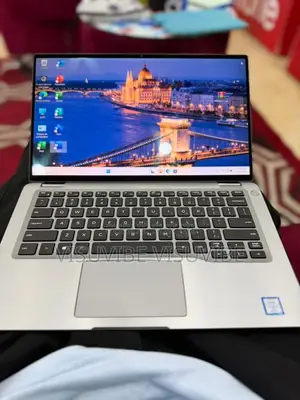 Ordinateur portable Dell Latitude 7400 16GB Intel Core i7 SSD 256GB