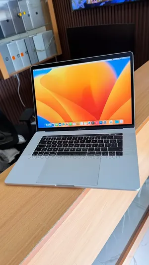 Nouveau Apple MacBook Pro 2017 16GB Intel Core i7 SSD 512GB