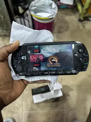 PSP Slim Neuf 30 Jeux Inclus Promo