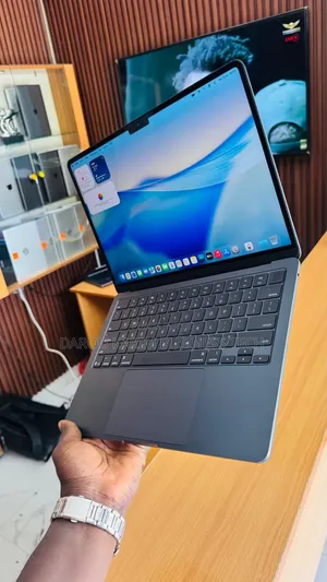 Nouveau Apple MacBook Air 2025 M4 16GB Apple M4 SSD 256GB