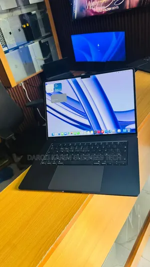 Nouveau Apple MacBook Air 2023 M2 8GB Apple M2 SSD 256GB