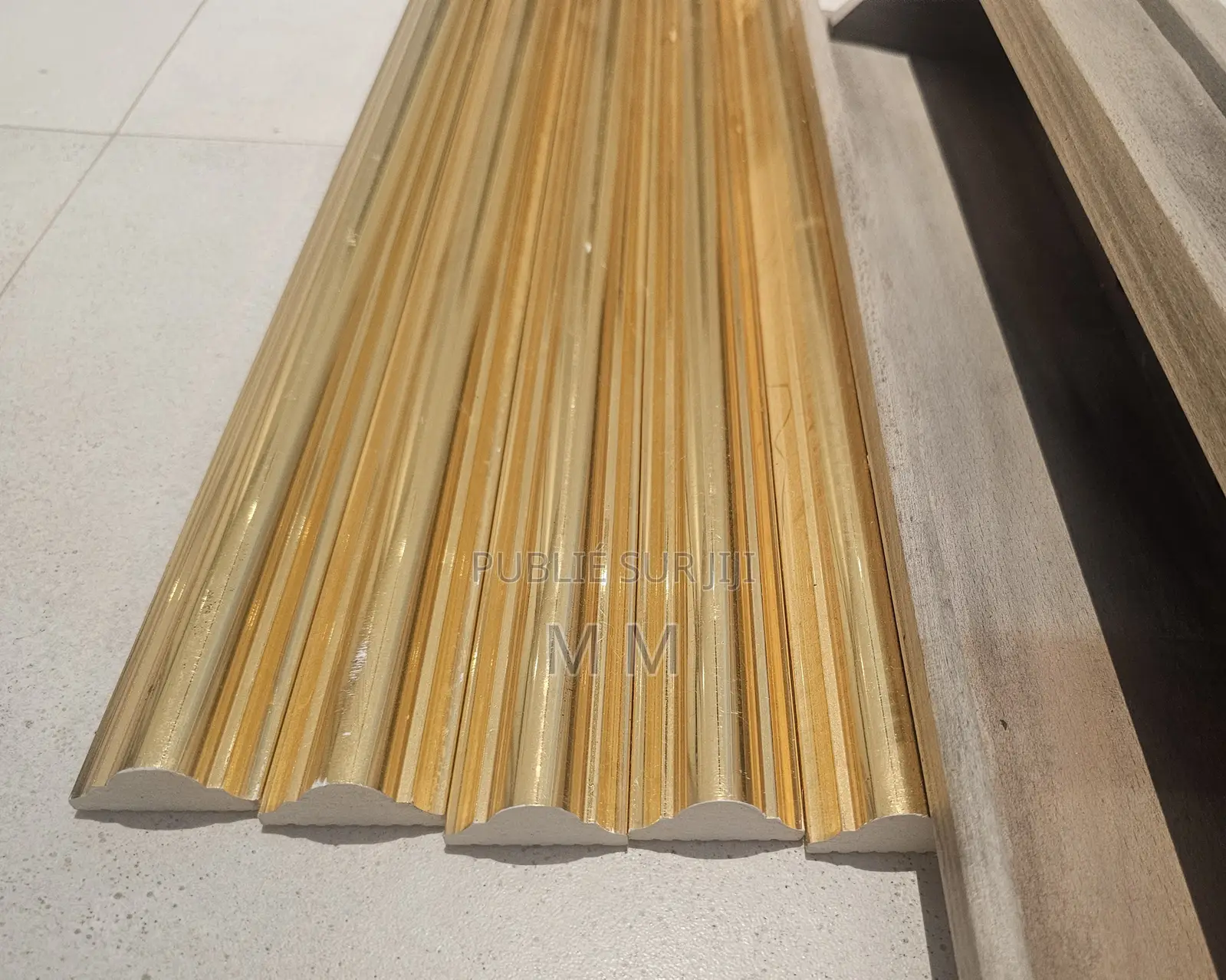 URGENT Moulures, Couleur Or