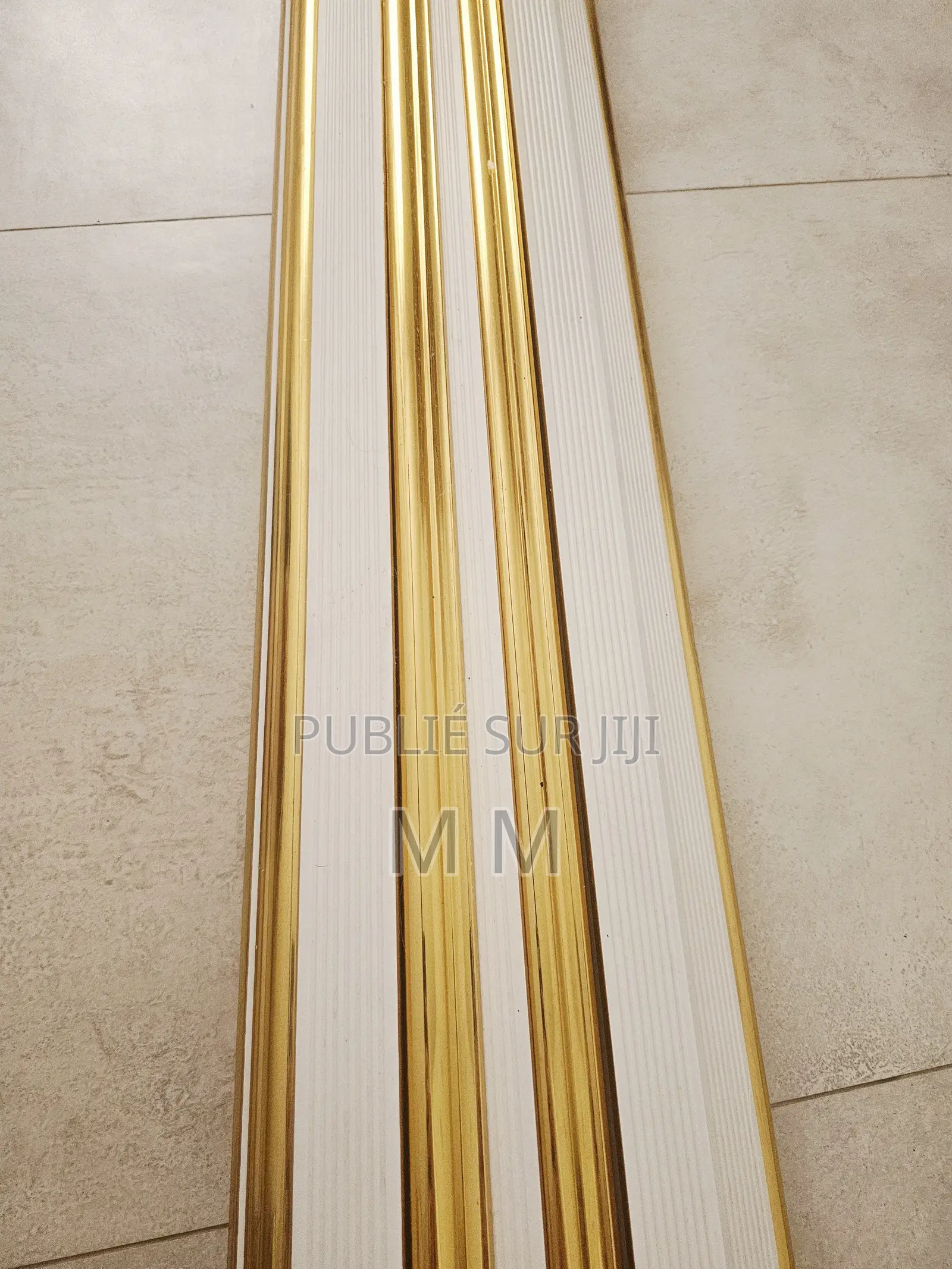 URGENT Moulures, Couleur Or